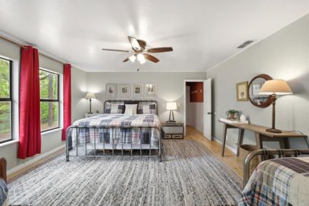 river-ridge-main-bed-room.jpg
